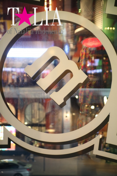 Магазин M&M's на Таймс Сквер в Нью-Йорке