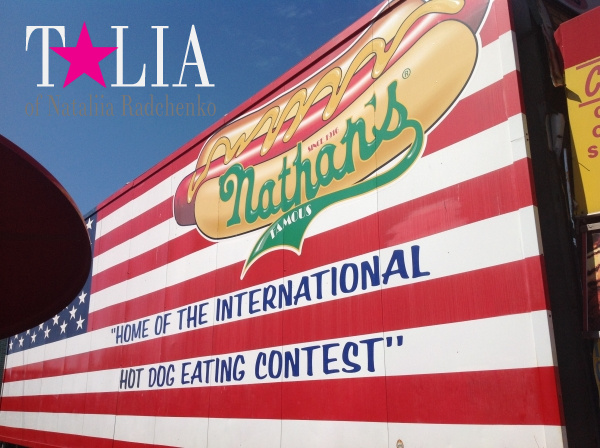 Легендарная нью-йоркская закусочная Nathan's на Кони-Айленд