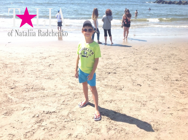 Самый популярный в Нью-Йорке пляж ''Кони-Айленд'' с аттракционами. Бруклин, Нью-Йорк, США