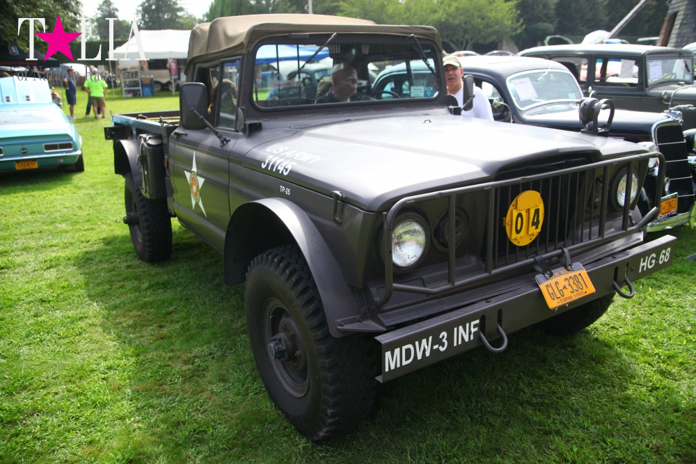 Шоу ретро-автомобилей в Хэмптонсе, штат Нью-Йорк