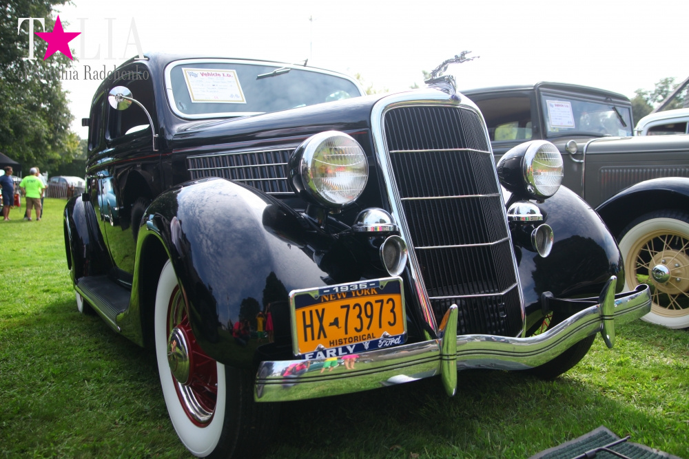 Шоу ретро-автомобилей в Хэмптонсе, штат Нью-Йорк