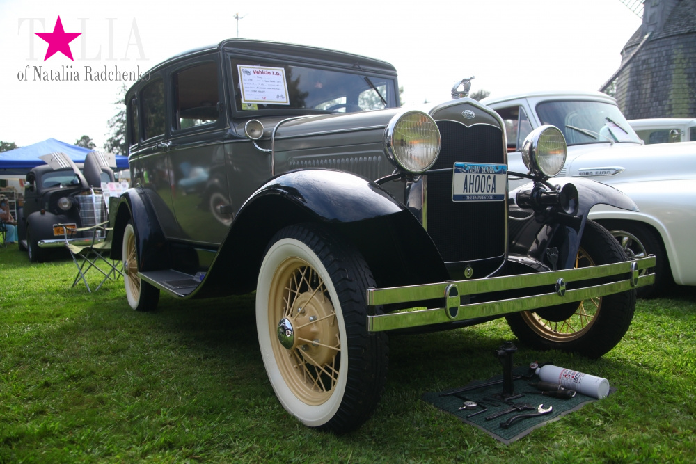 Шоу ретро-автомобилей в Хэмптонсе, штат Нью-Йорк