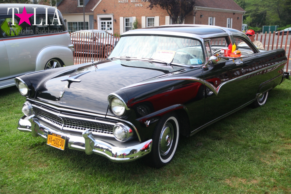 Шоу ретро-автомобилей в Хэмптонсе, штат Нью-Йорк