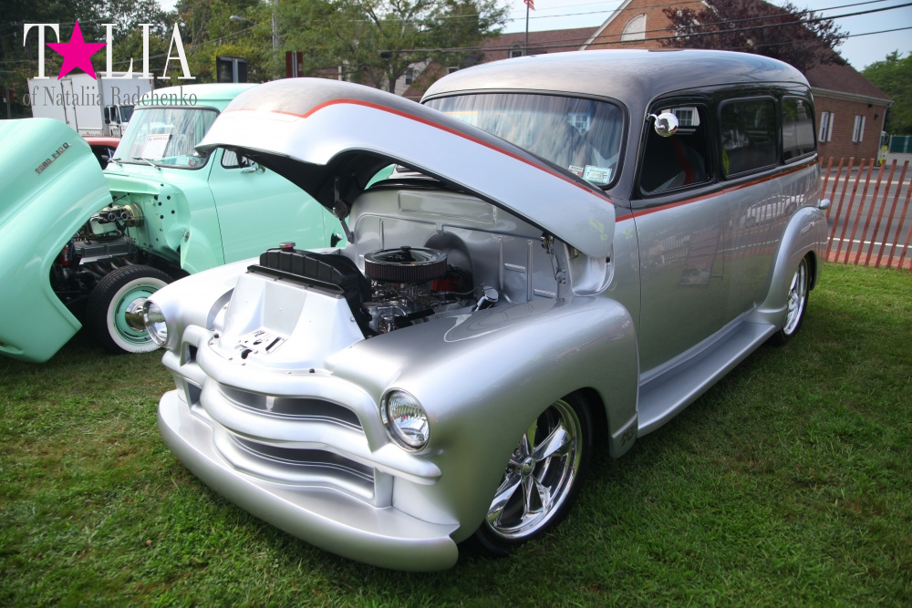 Шоу ретро-автомобилей в Хэмптонсе, штат Нью-Йорк