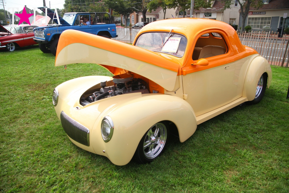 Шоу ретро-автомобилей в Хэмптонсе, штат Нью-Йорк