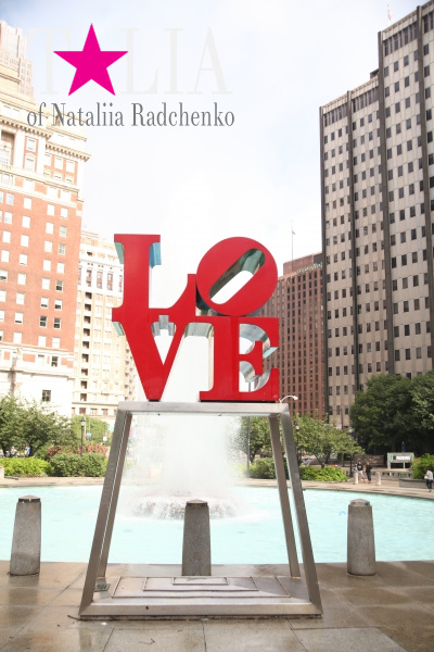 Влюбленный памятник LOVE (Philadelphia LOVE), Филадельфия, штат Пенсильвания, США