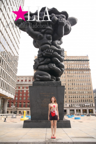 Памятник амениканской нации, его значение - величие страны держится на поддержке каждого американца. Филадельфия, Пенсильвания