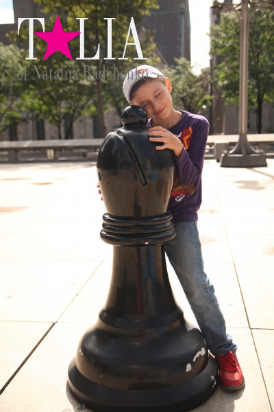 Смешные скульптуры на площади возле мэрии Филадельфии, Пенсильвания, США