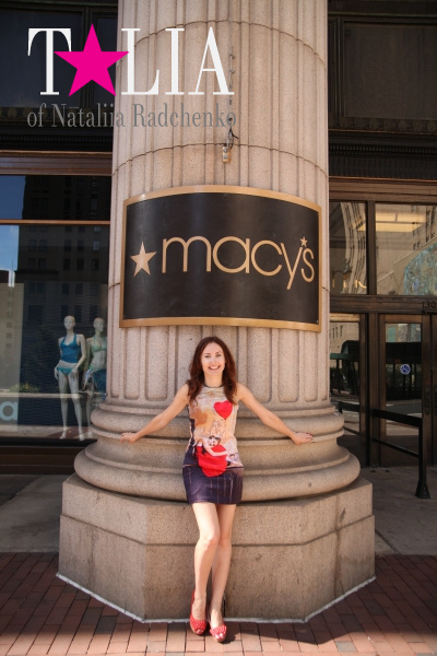 Вечная достопримечательность всех городов Америки - магазин Macy's.