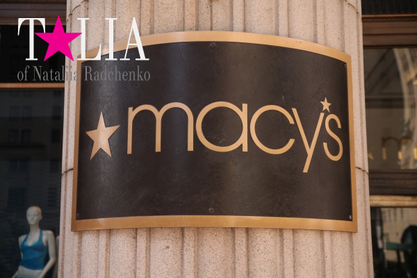 Вечная достопримечательность всех городов Америки - магазин Macy's.