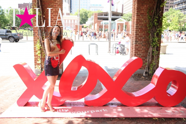 Памятник XOXO в Филадельфии, Пенсильвания, США