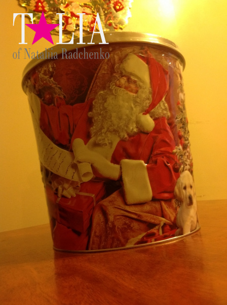 Ведро с попкорном - объем приблизительно 7 литров. И кто поверит, что самого поп-корна здесь было чуть больше 0,5 кг :)