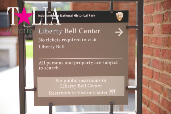 Вход в Центр Колокола Свободы, Филадельфия, штат Пенсильвания, США