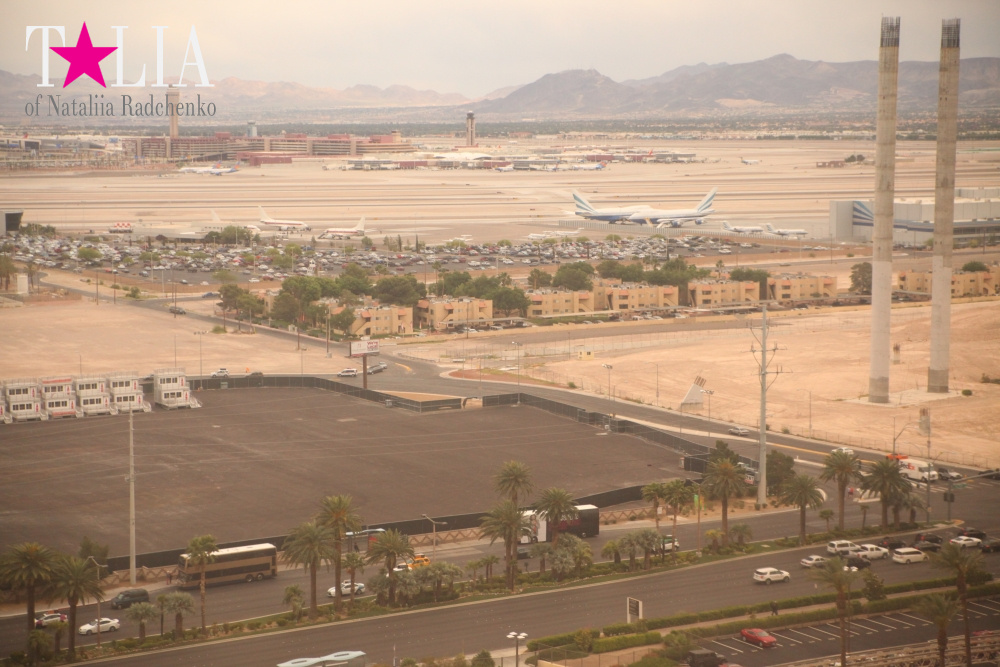 Вид из нашего номера на 22-м этаже.