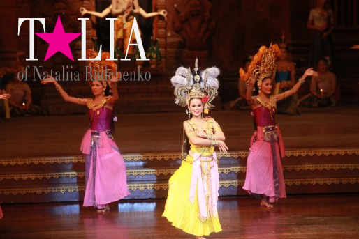 Национальный тайский танец. Паттайя, Таиланд.