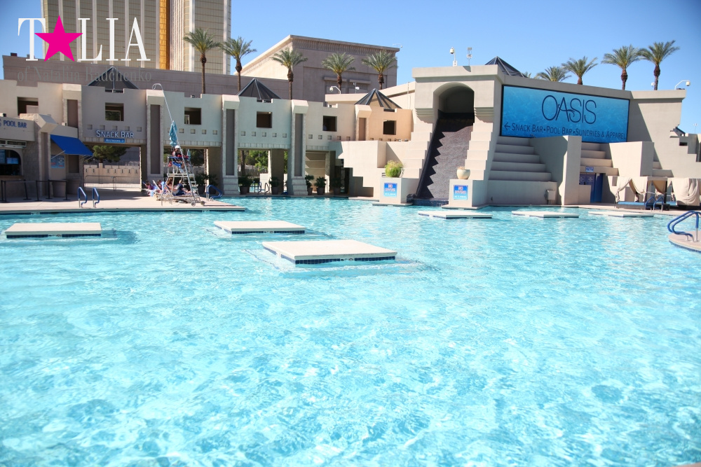 Бассейн в отеле Луксор в Лас Вегасе