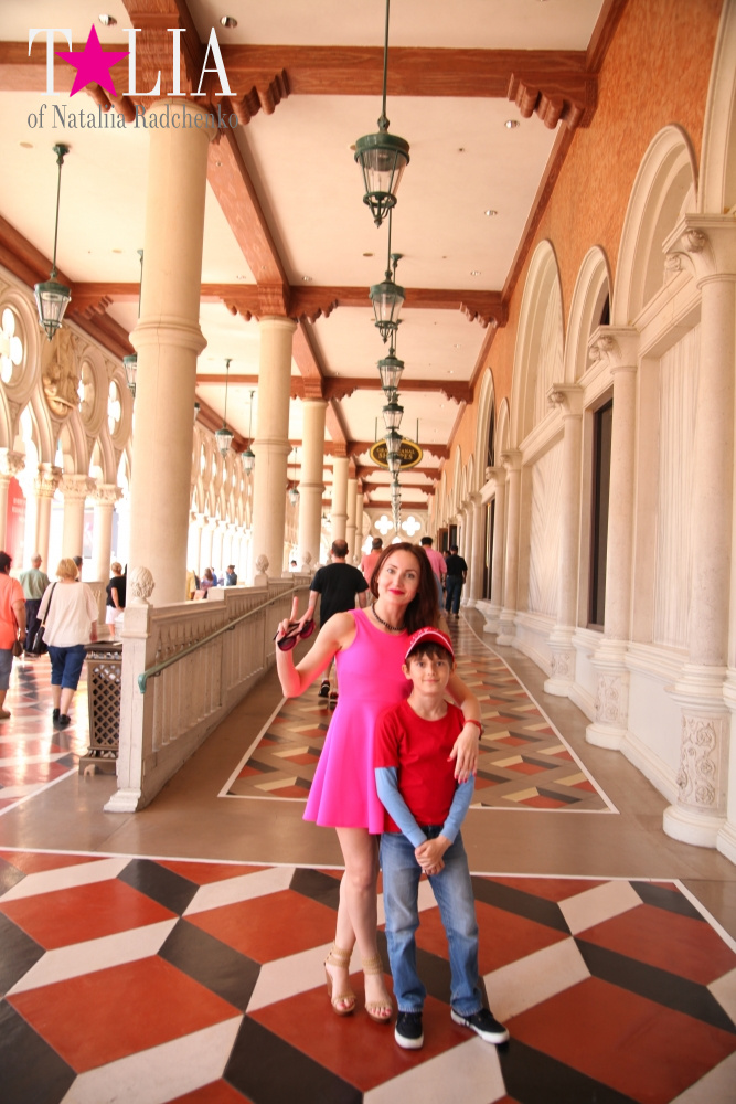 Главная улица Лас Вегаса - Стрип, с самыми дорогимы отелями в мире