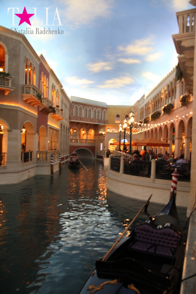 Каналы Венеции в отеле The Venetian в Лас Вегасе, Невада, США