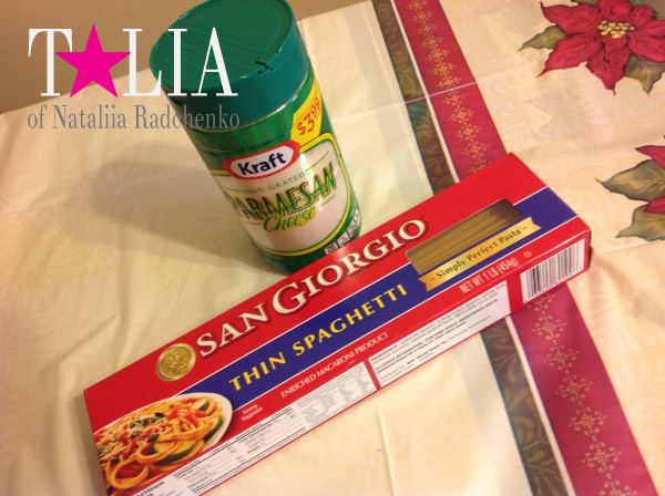 Типичная парочка для нашего итальяно-ирландского района - итальянские спагетти и пармезан.