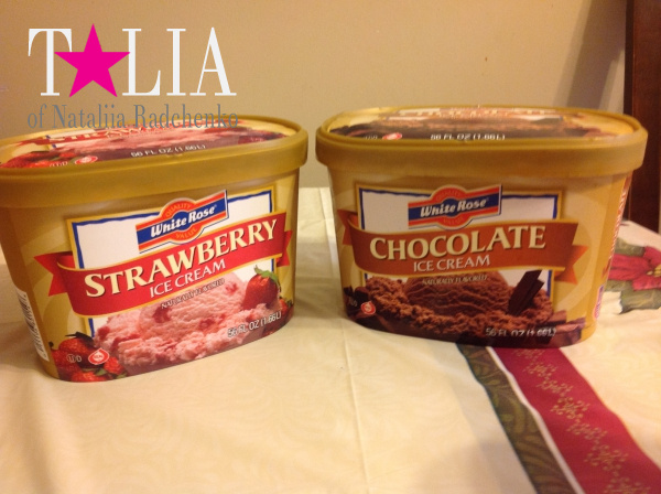 Ведерки с мороженым по 2.5 кг. Кстати, мороженое здесь дешевле, чем в Украине!