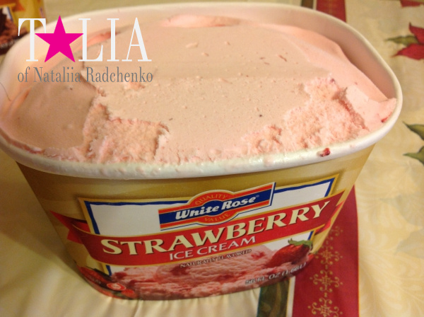 Ведерко с мороженым.