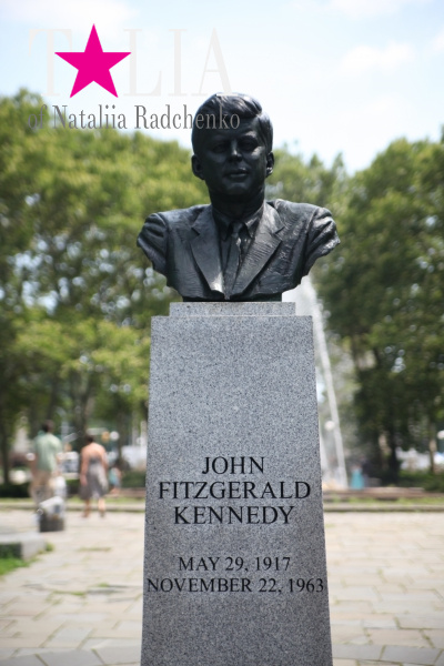 Бюст Презинта Джона Фитжеральда Кеннеди. Гранд-Арми-Плаза. Бруклин, Нью-Йорк