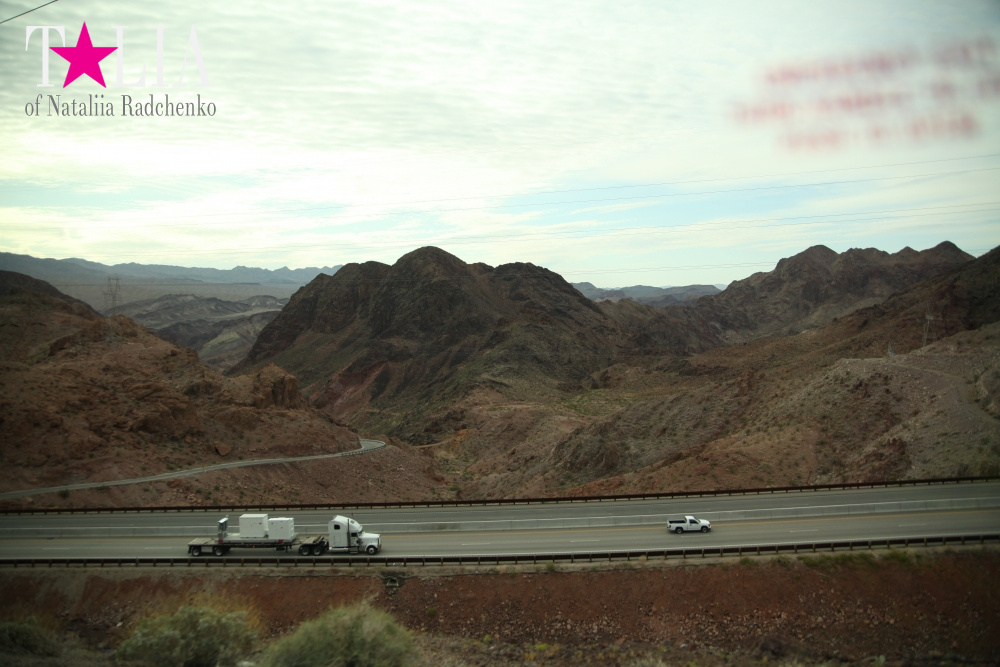 Гидроэлектростанция Плотина Гувера на реке Колорадо в Гранд Каньоне Аризоны
