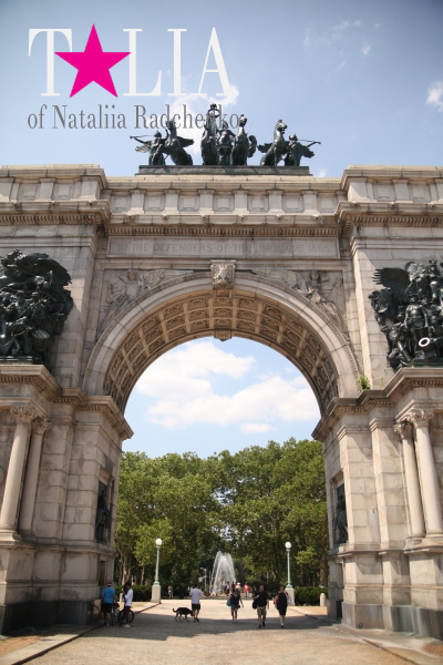 Триумфальная арка на площади Гранд-Арми-Плаза в Бруклине (Grand Army Plaza)