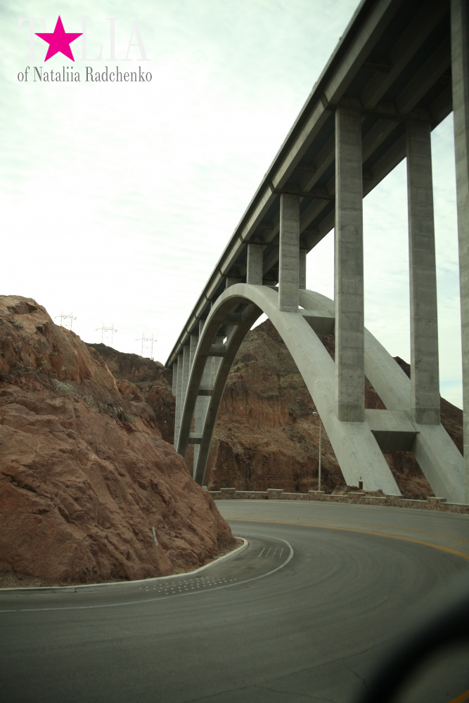 Гидроэлектростанция Плотина Гувера на реке Колорадо в Гранд Каньоне Аризоны