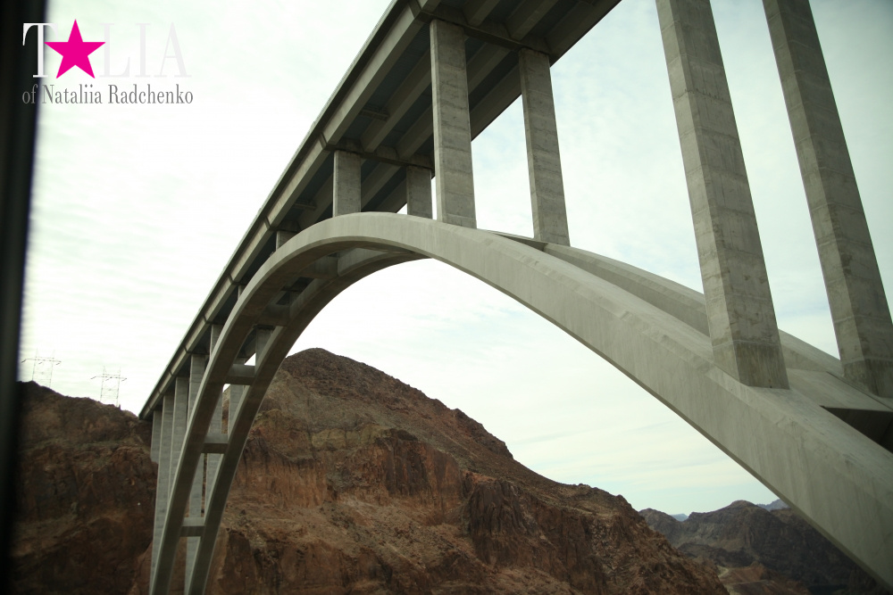 Гидроэлектростанция Плотина Гувера на реке Колорадо в Гранд Каньоне Аризоны