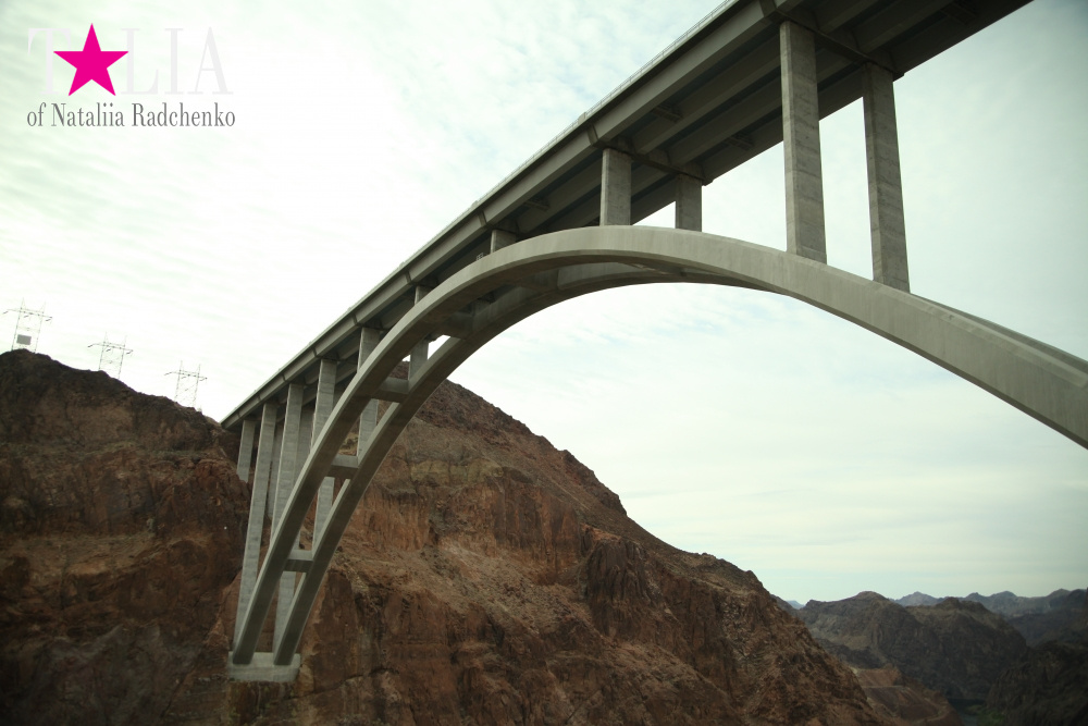 Гидроэлектростанция Плотина Гувера на реке Колорадо в Гранд Каньоне Аризоны