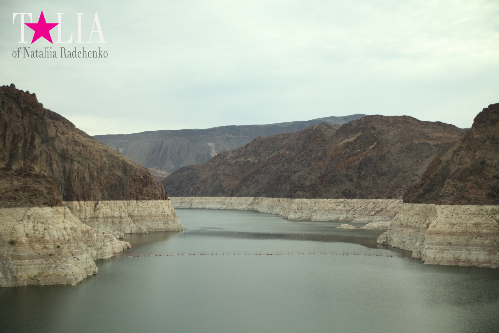 Гидроэлектростанция Плотина Гувера на реке Колорадо в Гранд Каньоне Аризоны