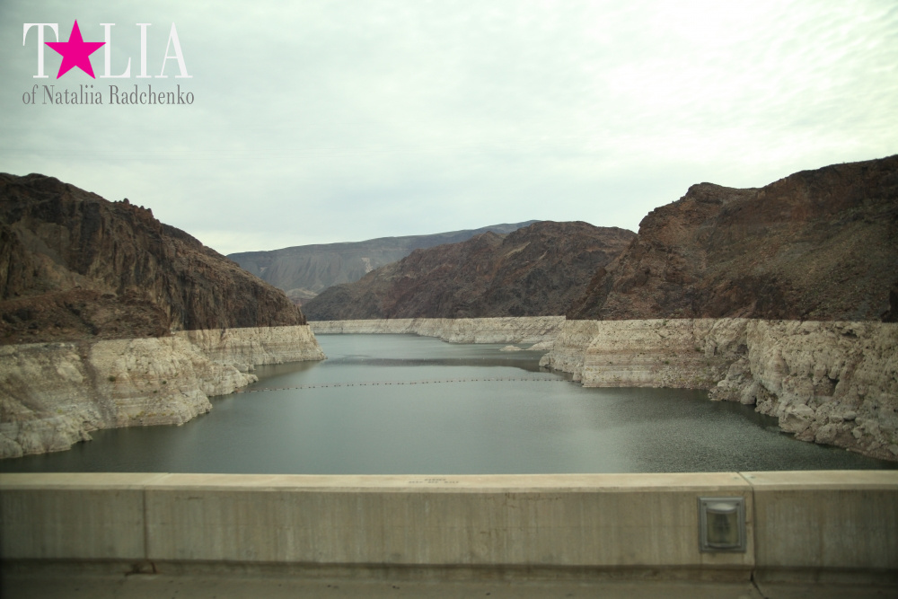 Гидроэлектростанция Плотина Гувера на реке Колорадо в Гранд Каньоне Аризоны