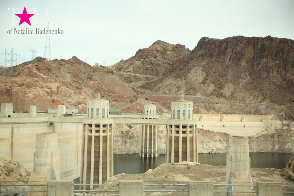 Гидроэлектростанция Плотина Гувера на реке Колорадо в Гранд Каньоне Аризоны