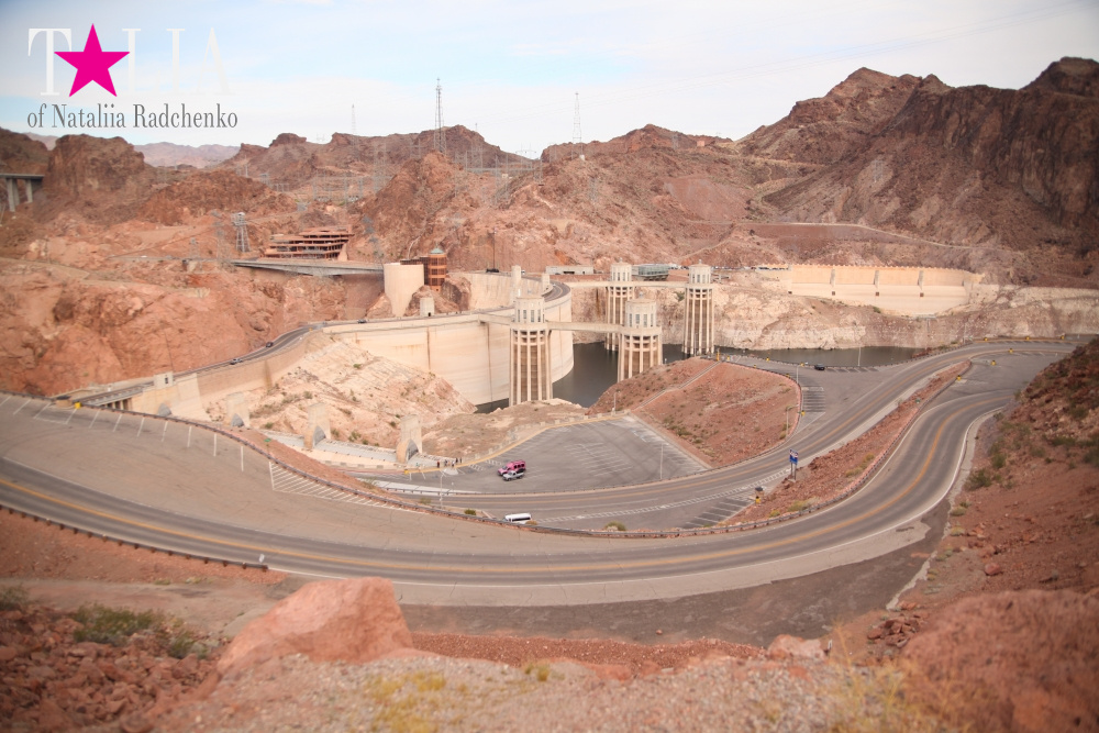 Гидроэлектростанция Плотина Гувера на реке Колорадо в Гранд Каньоне Аризоны