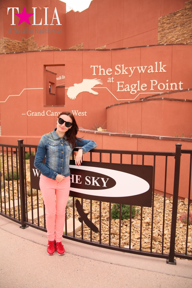 Стеклянный мост SkyWalk или смотровая площадка Гранд-Каньона, Аризона, США