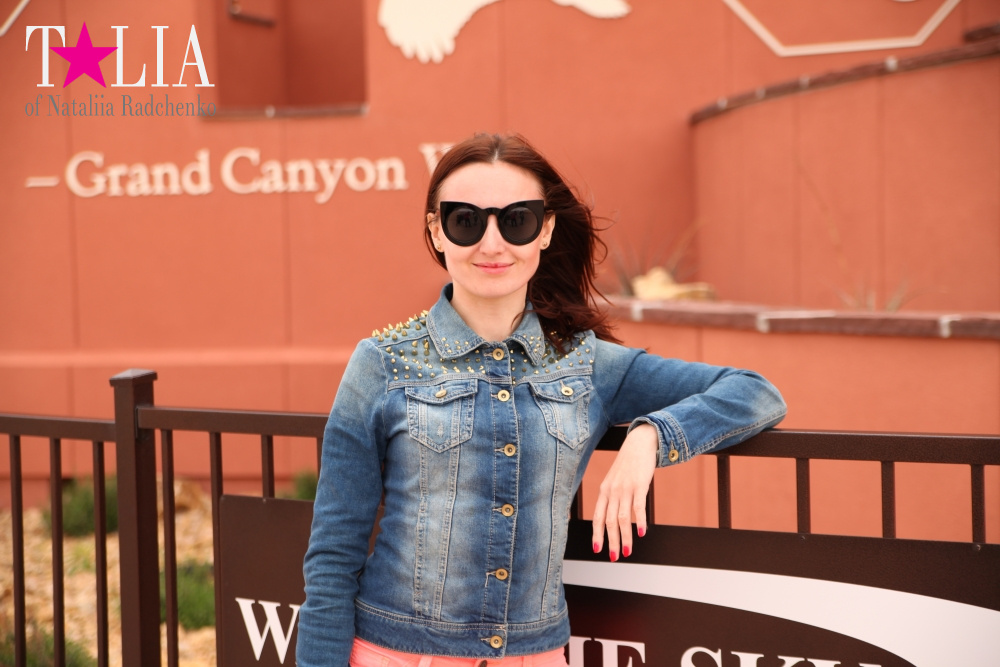 Стеклянный мост SkyWalk или смотровая площадка Гранд-Каньона, Аризона, США