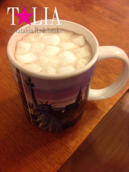 Совсем как в мультфильме ''Рио'' - ''Идеальное сочетание какао и зефира!'' Моя домашняя чашка-сувенир :)