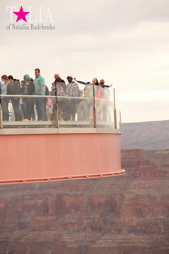 Стеклянный мост SkyWalk или смотровая площадка Гранд-Каньона, Аризона, США