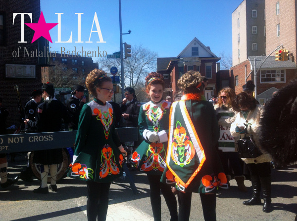 Подготовка к параду. 3 авеню, Бруклин.