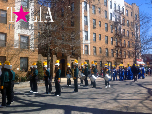 Подготовка к параду. 3 авеню, Бруклин.