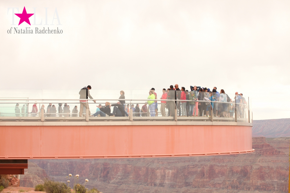 Стеклянный мост SkyWalk или смотровая площадка Гранд-Каньона, Аризона, США