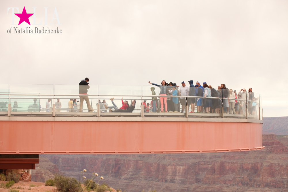 Стеклянный мост SkyWalk или смотровая площадка Гранд-Каньона, Аризона, США