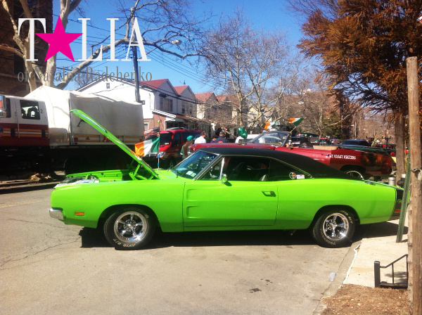 Подготовка к параду. 3 авеню, Бруклин.