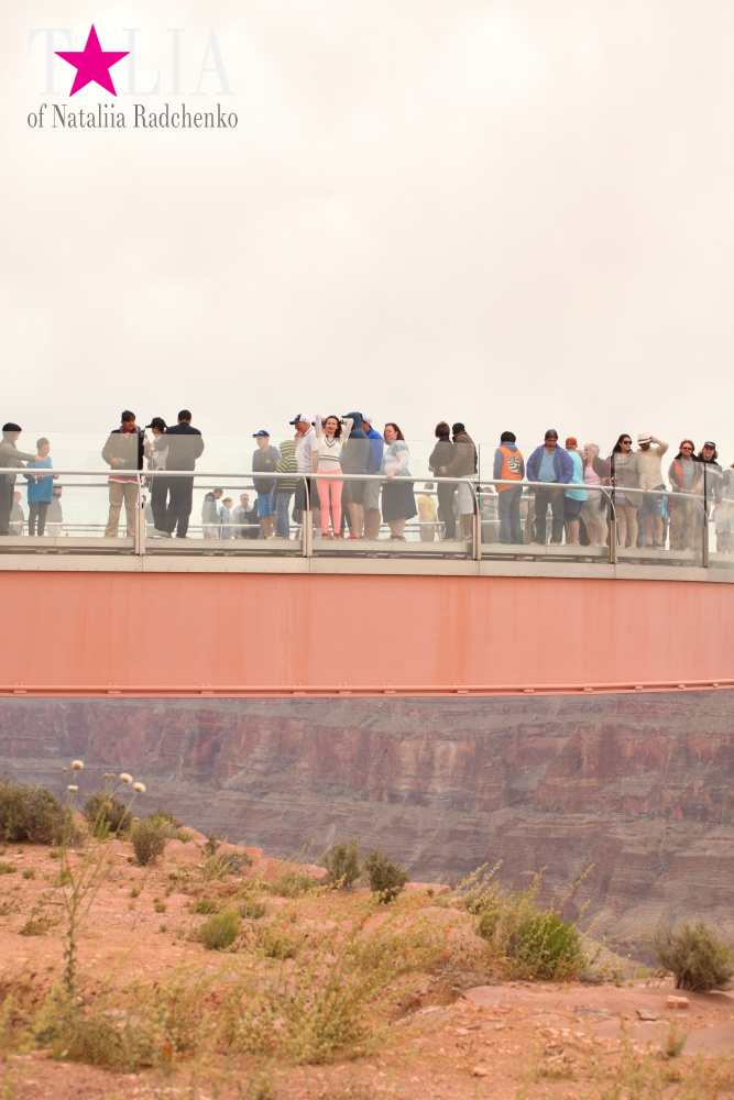 Стеклянный мост SkyWalk или смотровая площадка Гранд-Каньона, Аризона, США