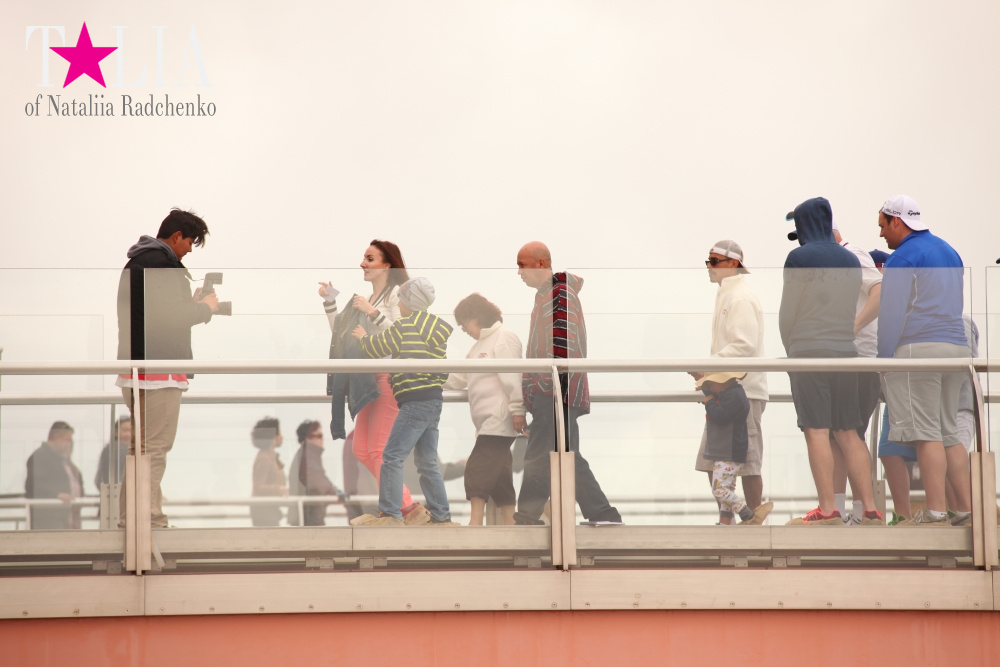 Мы пытаемся научить уалапайского фотографа - как нас снимать:)