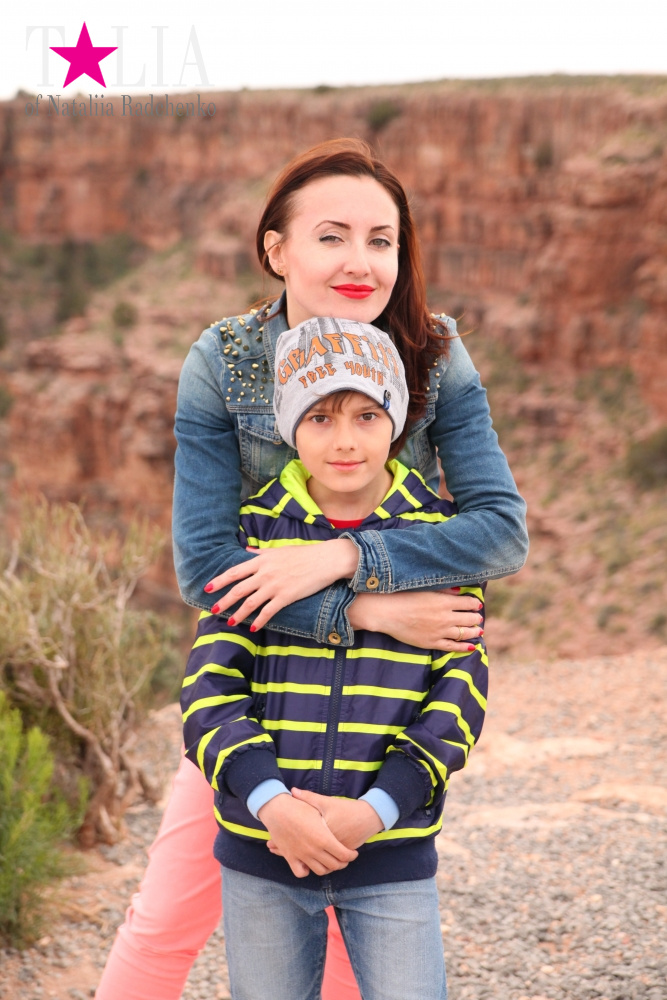 Смотровая площадка возле стеклянного моста SkyWalk в Гранд Каньоне, Аризона, США