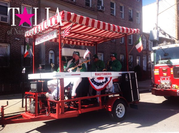 Парад в честь Дня Святого Патрика. 3 авеню, Бруклин.