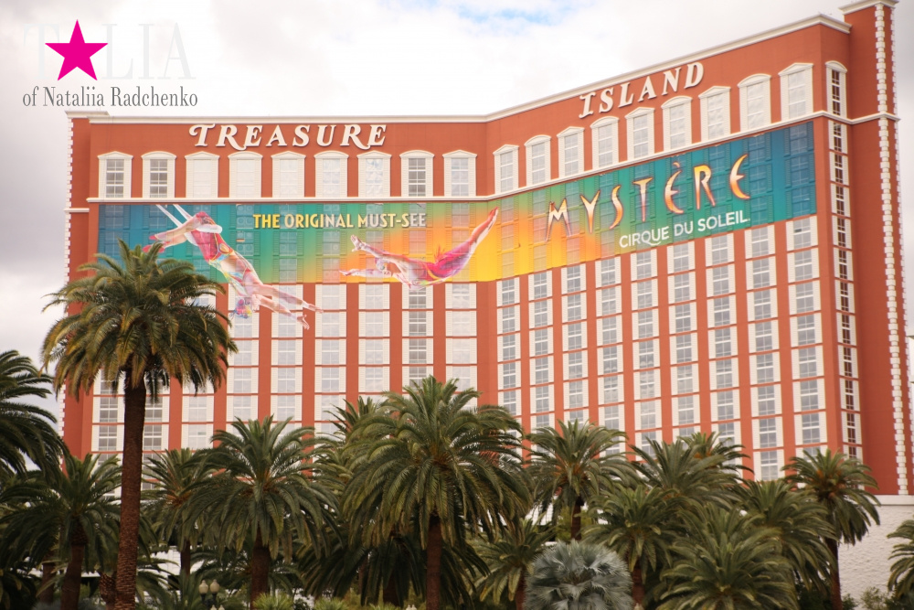 Отель-казино Остров Сокровищ в Лас Вегасе, Невада, США (Treasure Island)