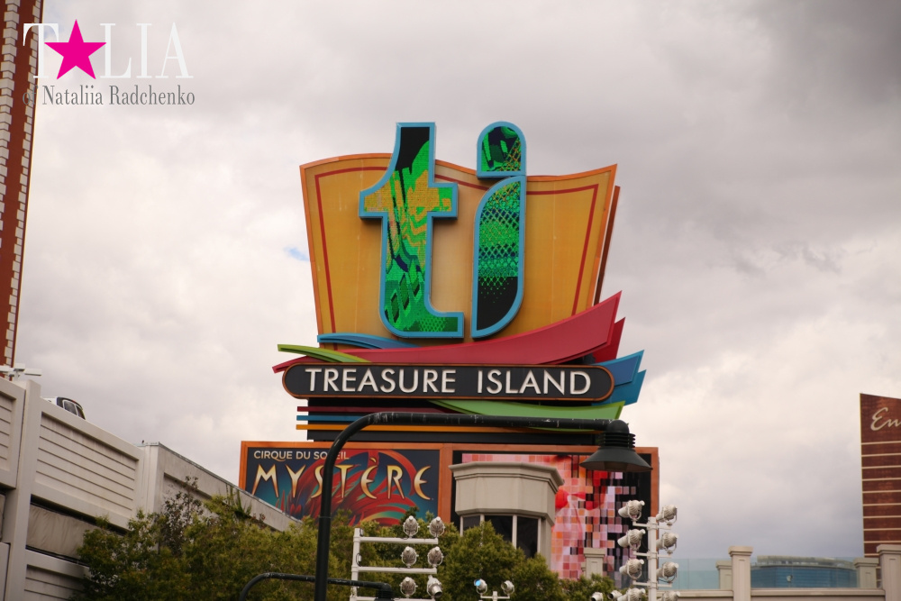 Отель-казино Остров Сокровищ в Лас Вегасе, Невада, США (Treasure Island)